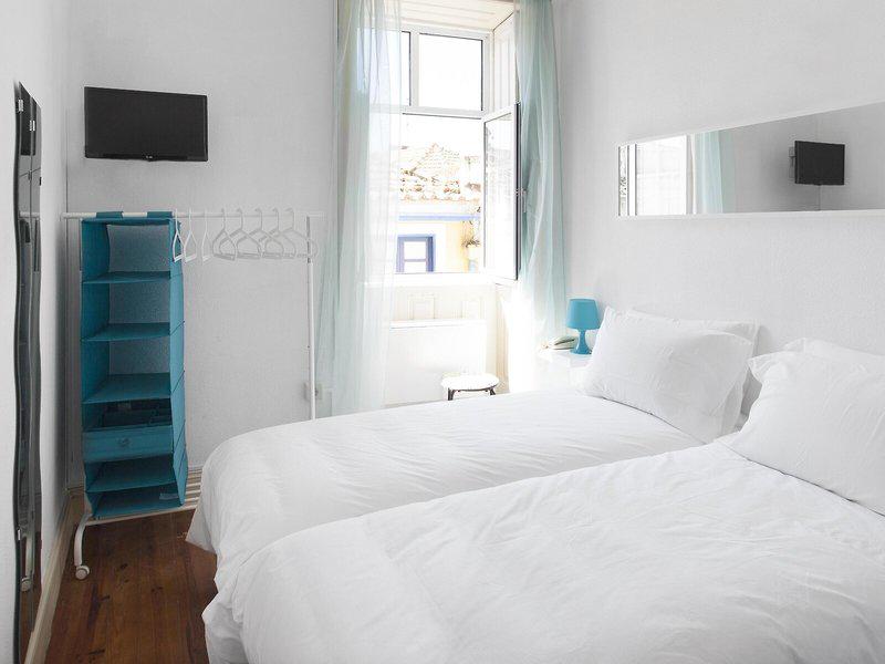 01F5D5C128D1A15EEA229EF49E12794A