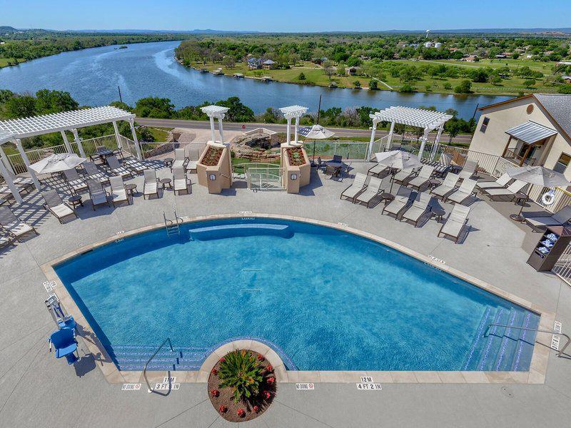 8F8E147C2E72F9D594392F208FD9E092