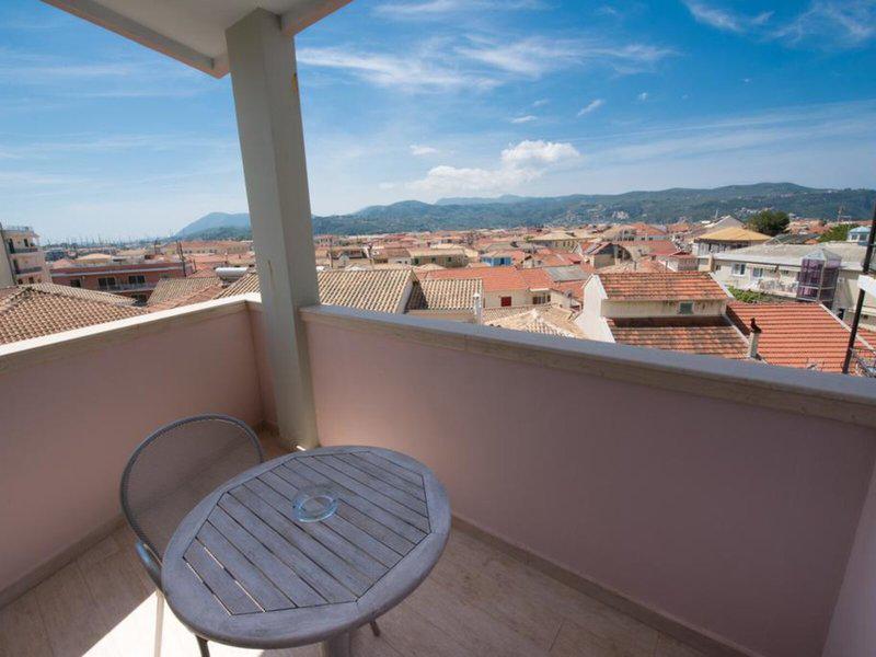 2100CD5A8627D921C3B3664A506EE7C4