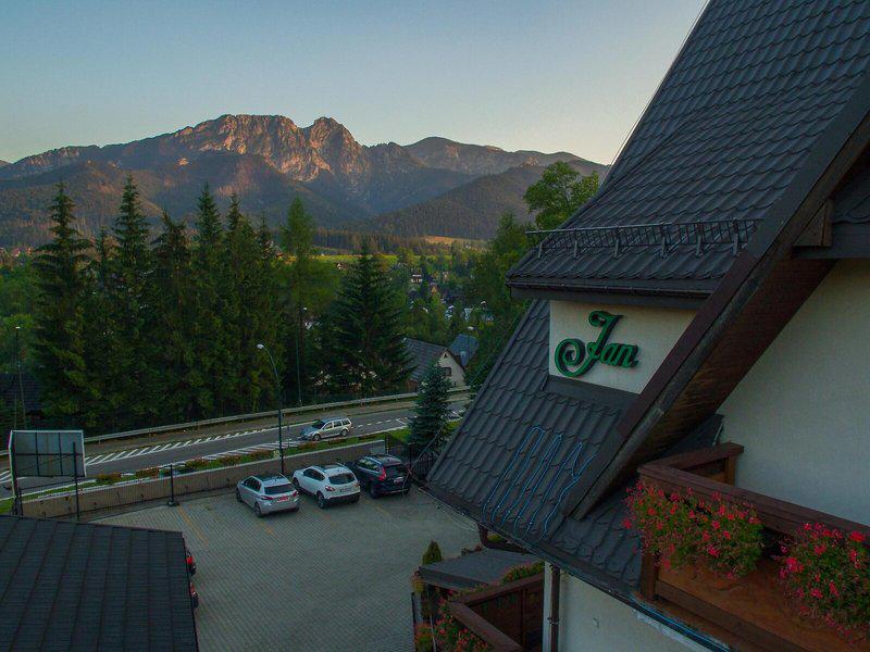 E578F3CA0ABDDEA24F082B554BEC4379