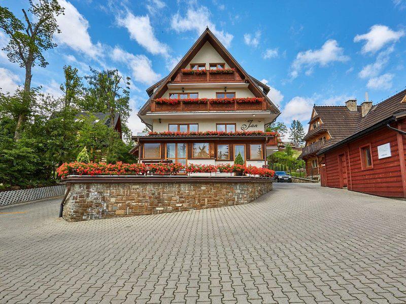 BAC995A90EE89F7C32E4931DD0168E84