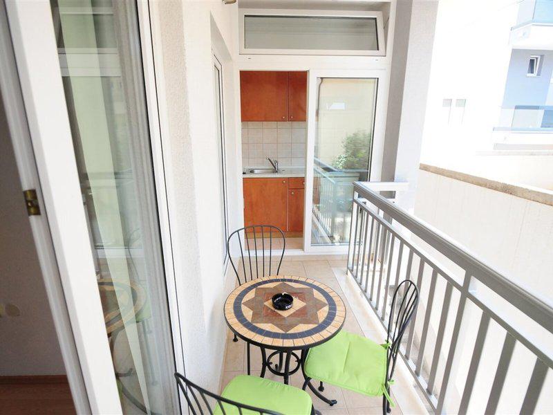 FB9D3210B5BDF78EB82E048C1578C3CE