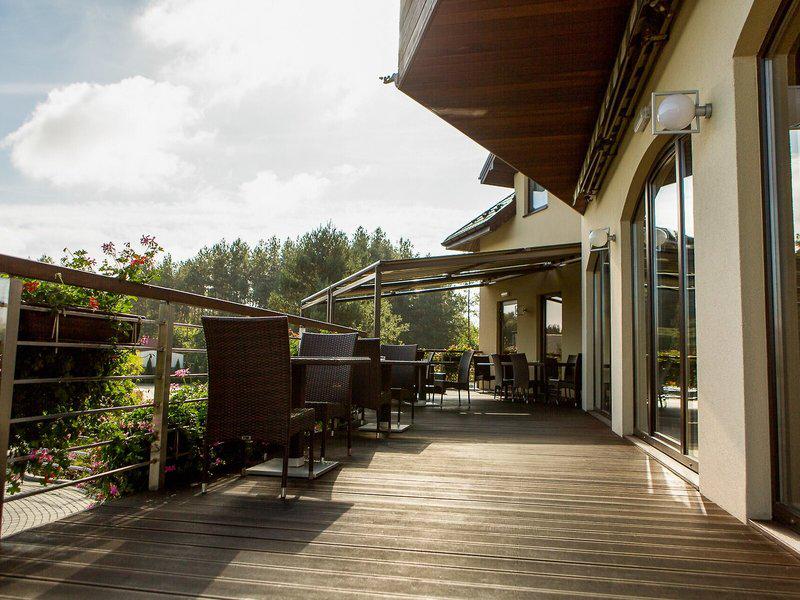 334F41E3F0F48B68781779720A5E2A1E