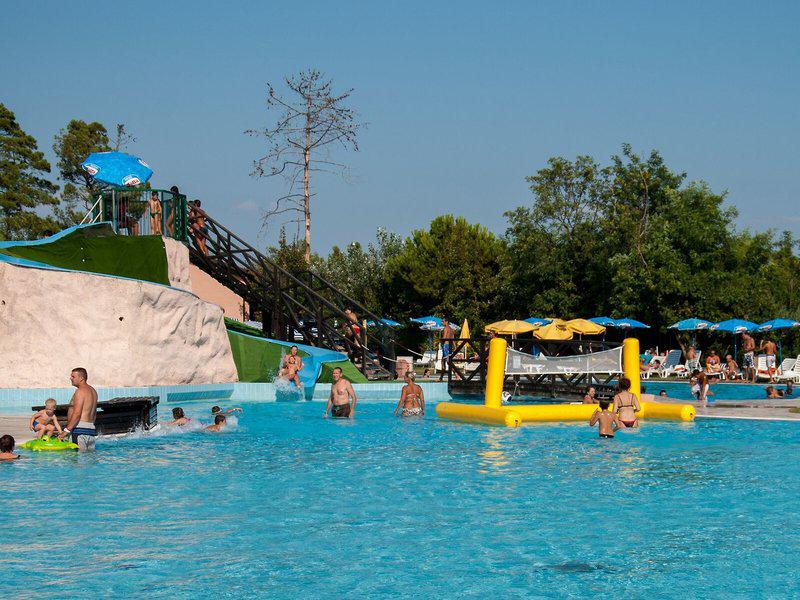 03CFE0AC3DFDFD556B9DE7D958F1EB42