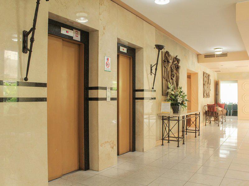 D0E008A3726FF0E79349A3C4618D93A8