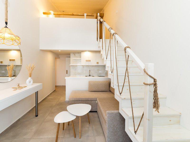 F8EBD2B7ACDAF7222C3C23F8C8A7F2AE