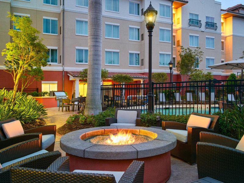 73B756947D3CB240B2DBC364899AB07C