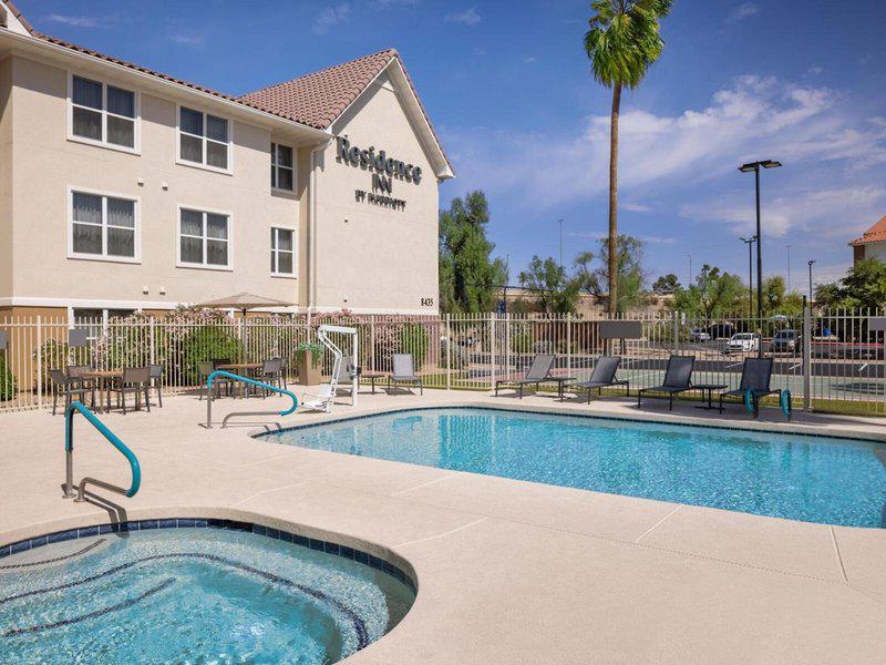 1436660CC59B84E6B62A561F34166736