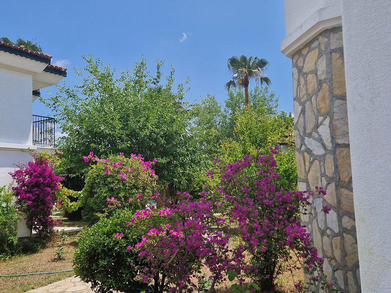 AA3FB459179EFFBCA6F29E5ADD9896CB