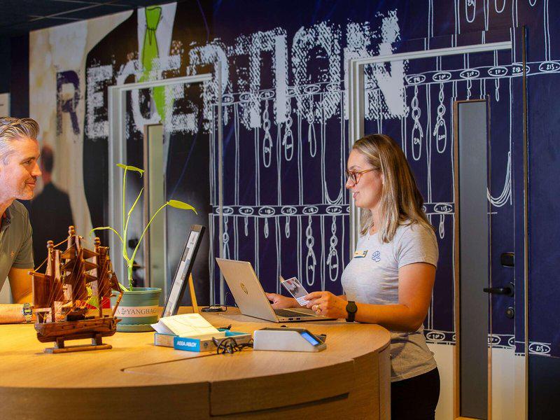 2E784326780A45789D40E9FEDD7E543E