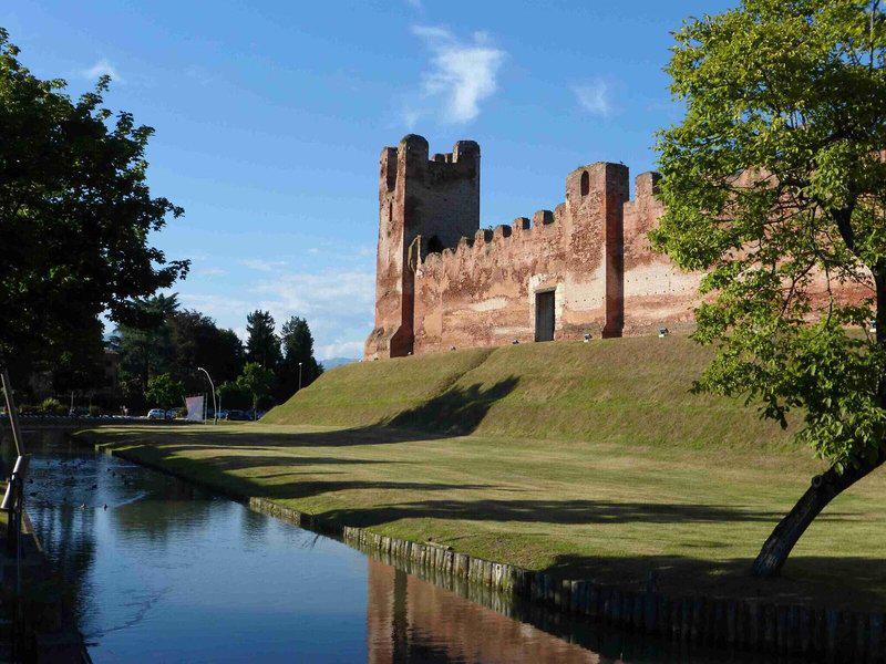 74AAC0C399EFD13C63BD6BB9053CA8E2