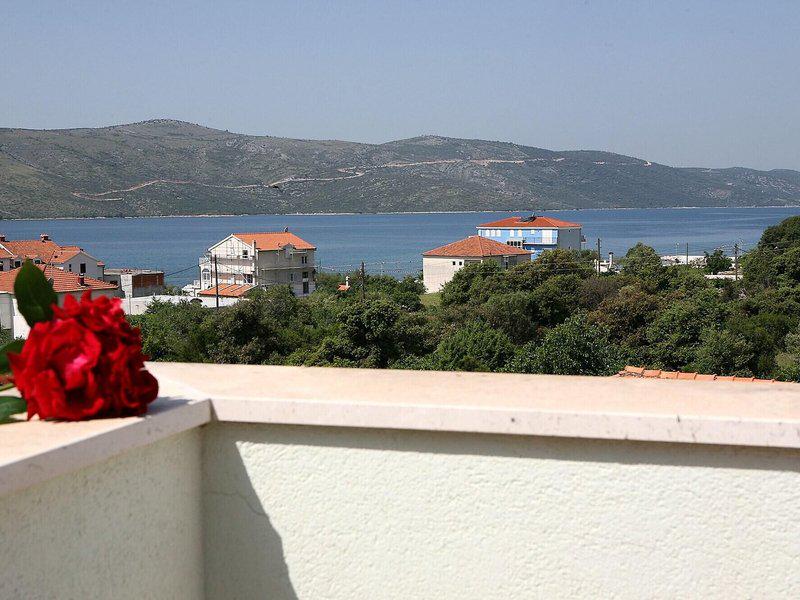 DDFE0F93320BC51961A0BDB0649AEDC8