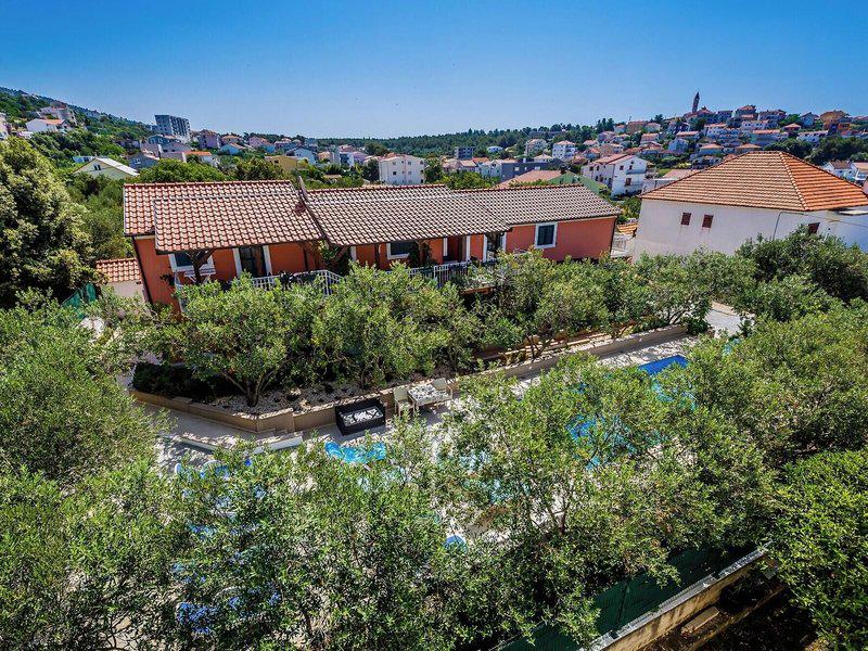 F322B5BA3AE59EDC391C4B95E282C381