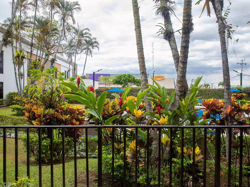 84F87CD64399DE143EC6FA832136EC13