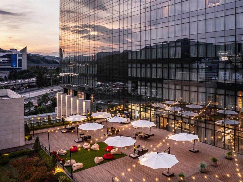 284F674EBE9B340AA263380880663805