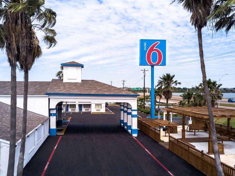 9B2ADFEE617E3C60413F88A20A2DCECD