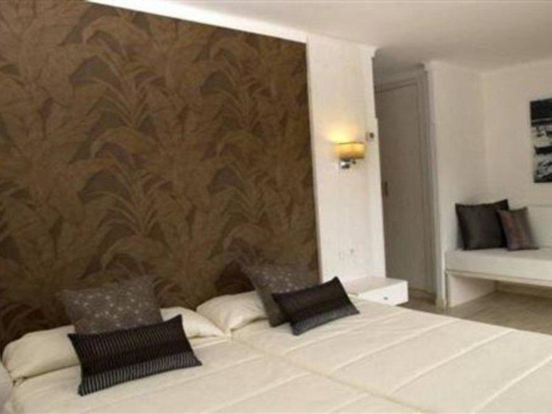 B1404E6D0ACD7EFA4602D813284FE073