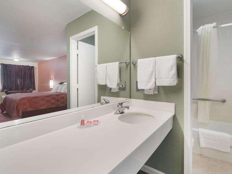 AB260D75F1BDDA0D3C300DCA9CA8A8C8