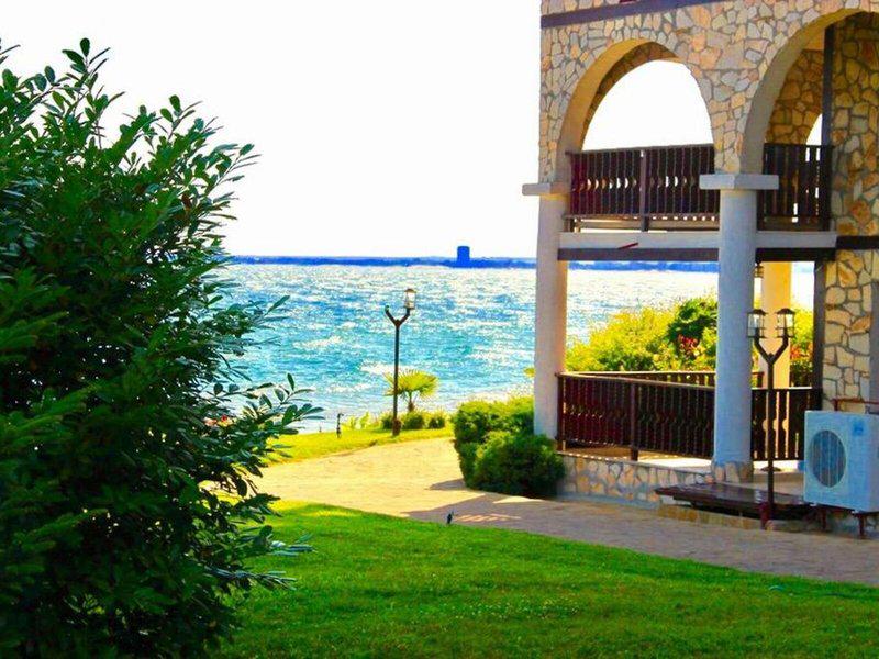 C9EBE210F864AAB90DBC4DDD1416892E