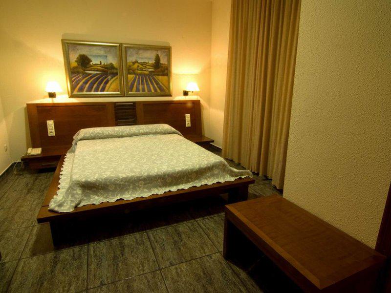 E8B2A40BB0076A95527E6AE59FA0BC02