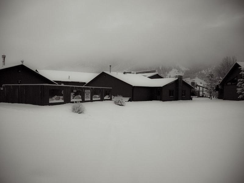 5893DB0AB27B3336F1C5512441D9BC0D