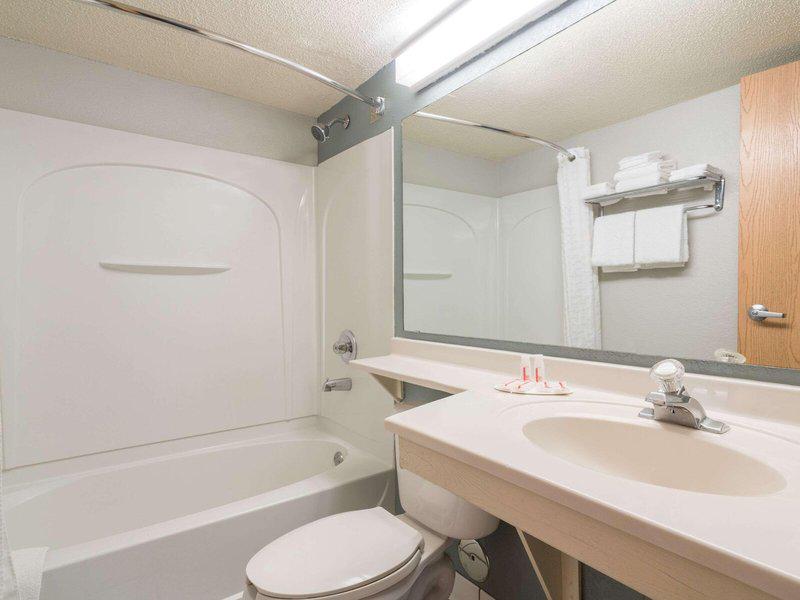 ACC6837E37ECE98E64EC8EFD5CE8C3B2