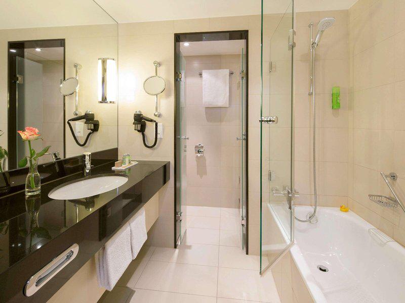 328FC69EB0659F501C66E8E557F0AD15