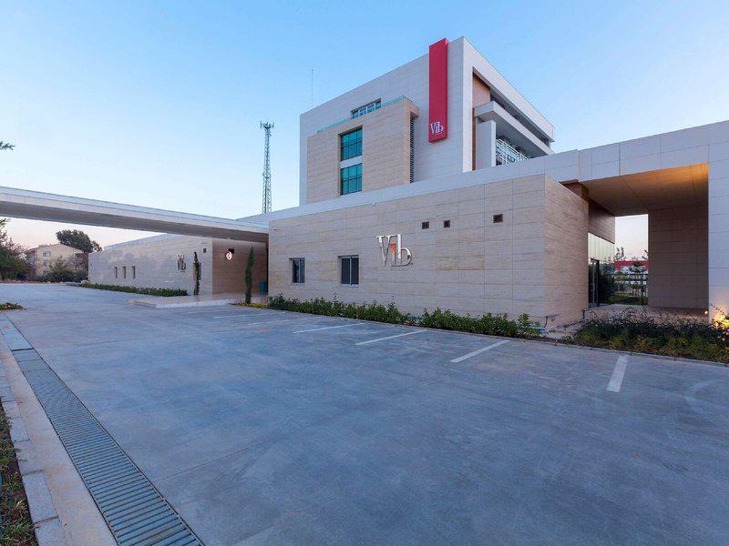 840863604654C4690F3679B42839D975