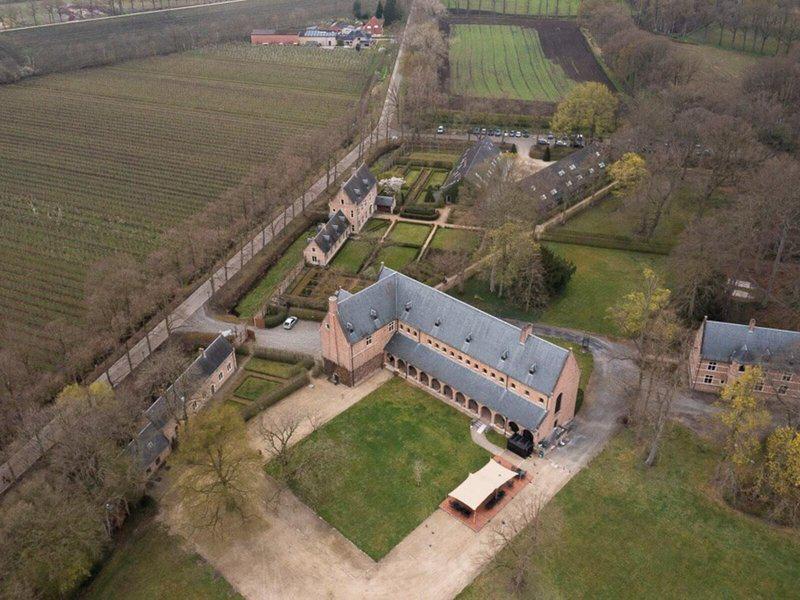 ABD3672012E3EBBC46931DA4E2C9457E