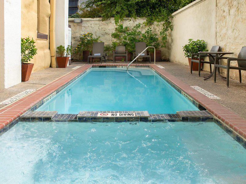 749A7E20D20E28E0B0E3E5A5EFCD97E1