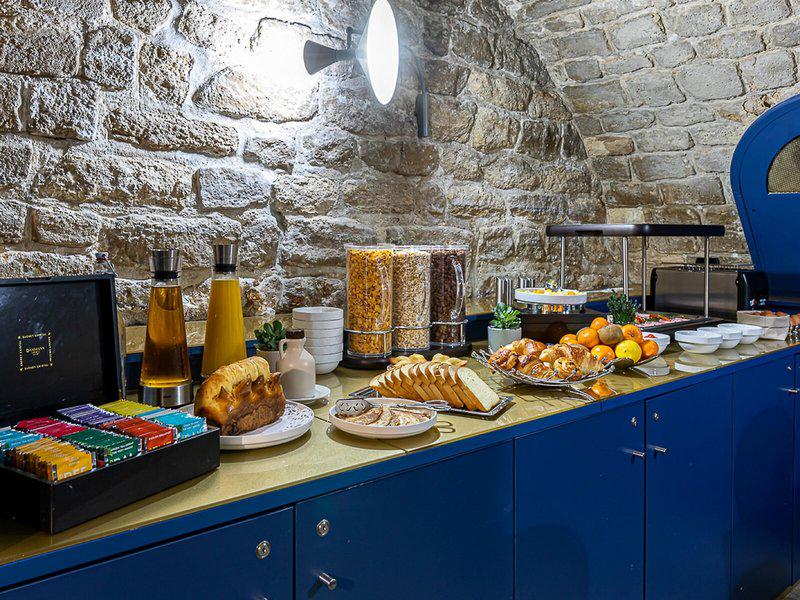 FFE180CC94898EE466414148ACF8B5C3