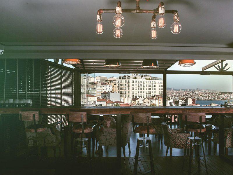 4CCBFEABC45B4C809762698D1D8B236D