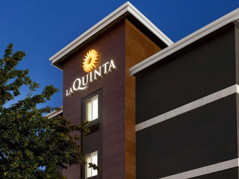 B2A126E64F1EEA4A3FD3B6B287C0BCB2