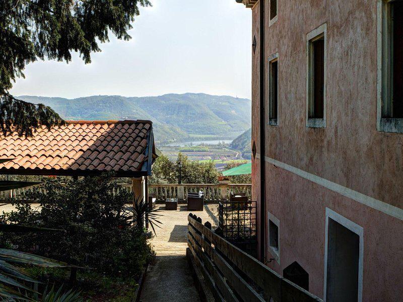 495C8233D4B34DFB5F66AA0F686D0180