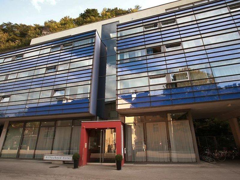 CAE445EB6004B7060239B539BAC681A3