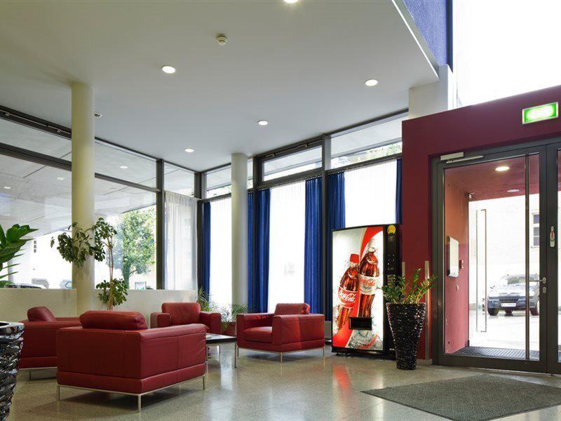 46BB1AE698618C35F05C0CB66F5A2D39