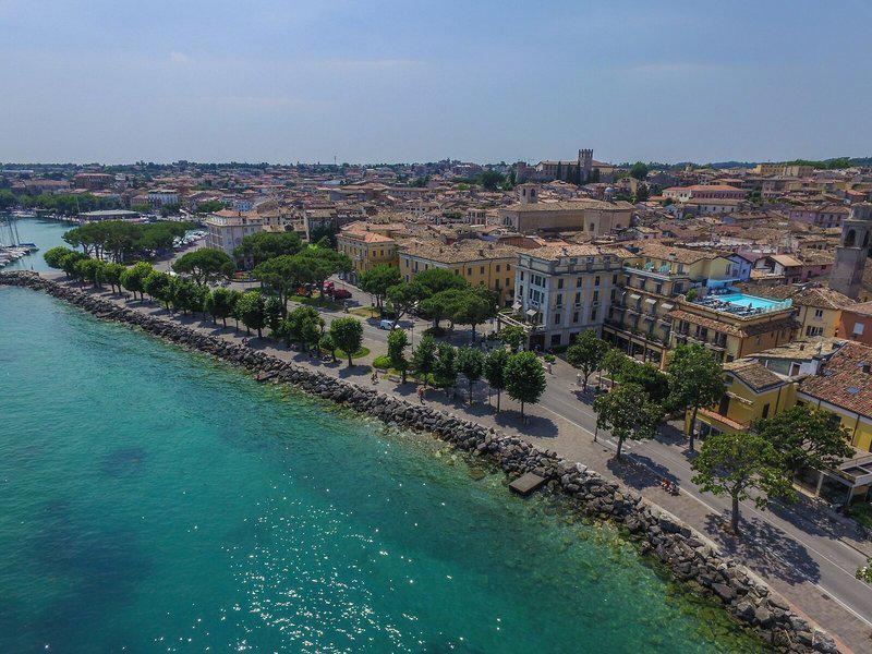 DE9944FFDF05DF374C2BFCD541C0EE86