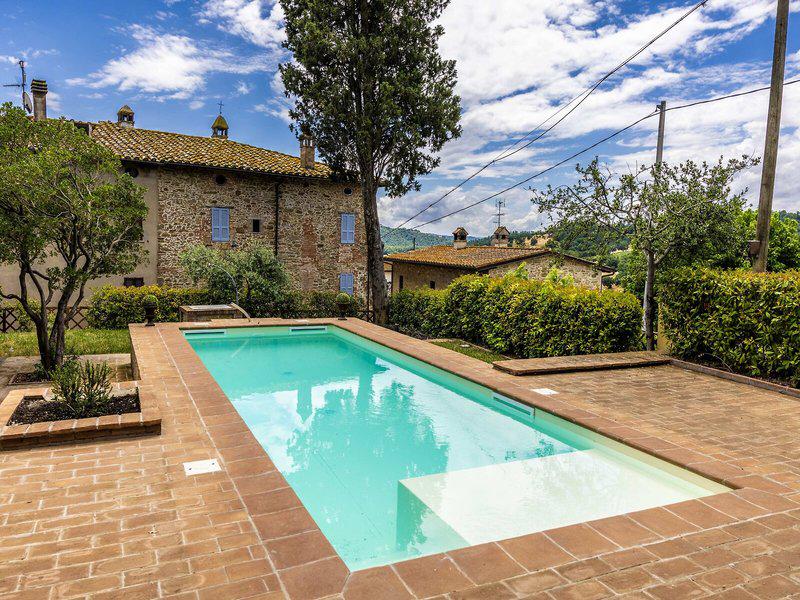 721D8F0F7B0184A65949944827550606