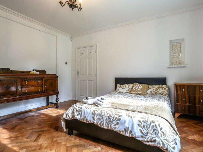 0945B8E6E3F2F46B11116E0F6E47BE41