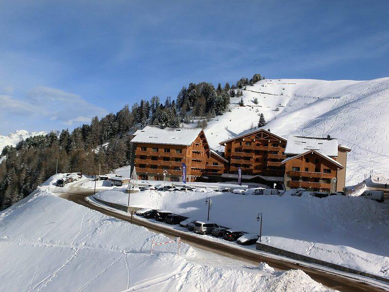 21C5E7D8724E083D90E675B7AB72483D