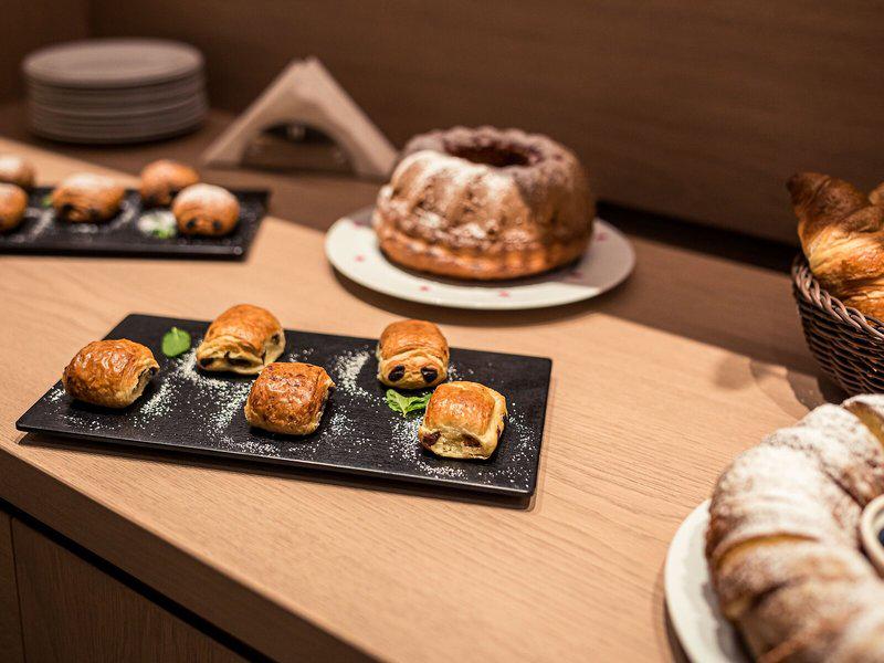 E17AD21F2345BA3BA6C9B1CFDCA99BCC