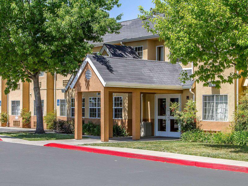 F633BDD9A44E82C1475C6119A6468CEA