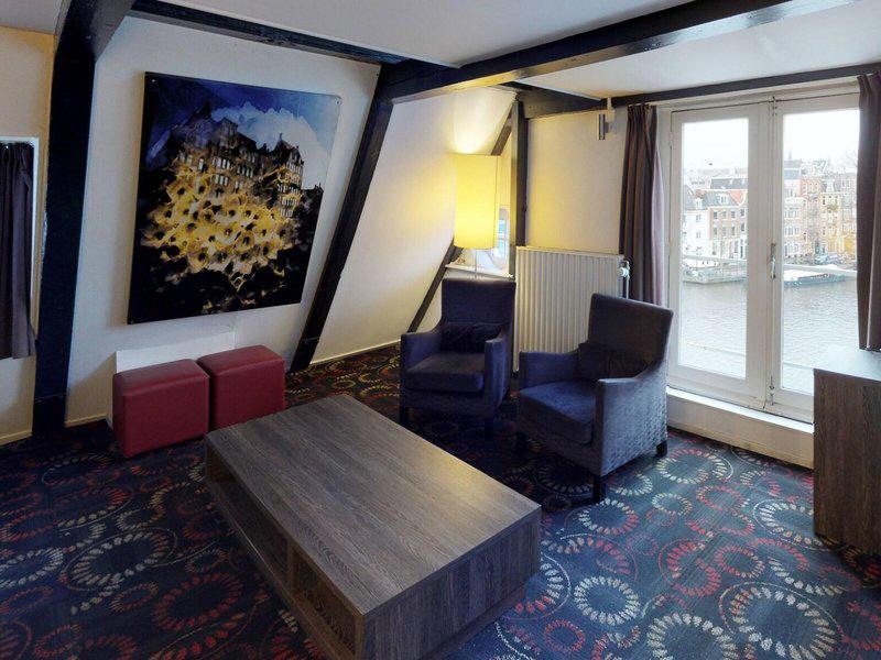 CD4473AFDF14BC0106657F9A43360301