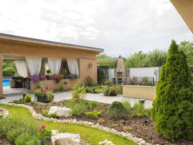 738C99D2A59E798BCF25967C0302815B