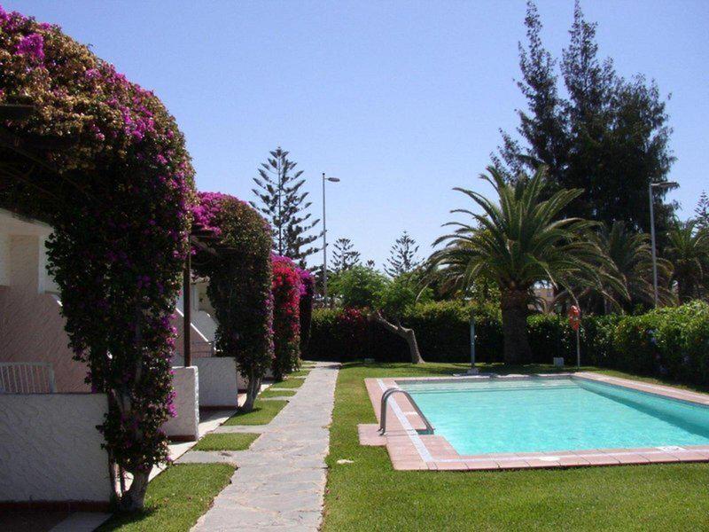 DF8DCF2B027F954337989E7B1A900480