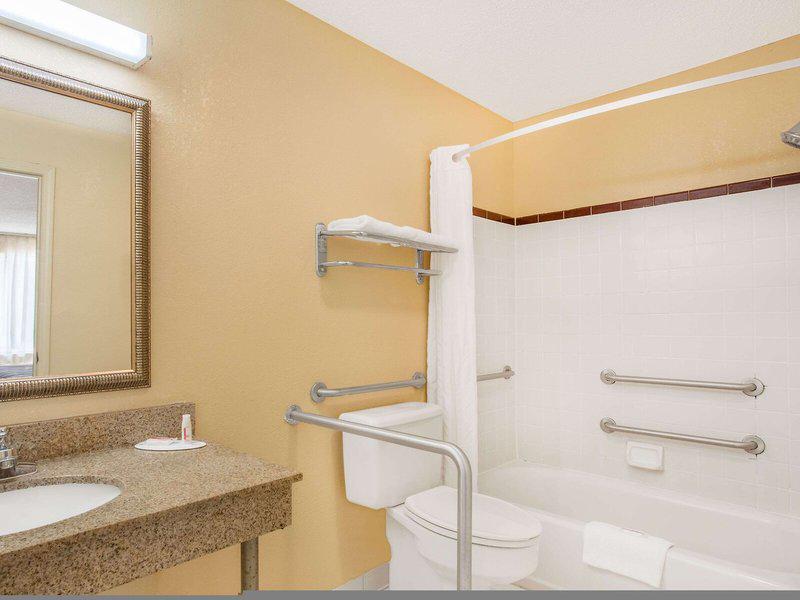 54F46D831F7304DCE75E3039C7AB1CBE