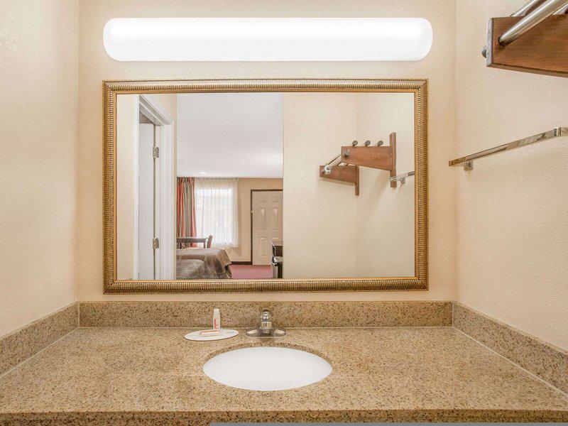 1A4539E2B9285C90D50F7B7EA15285EF