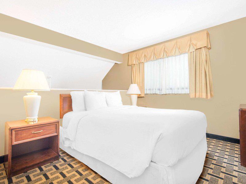 0DC9B8397CE00F01ED292C682E6078A8