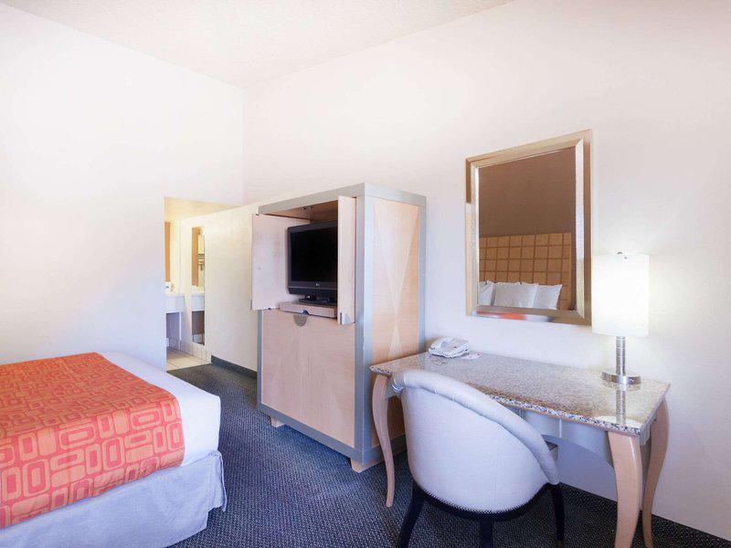 5C9AA255BA5AFB3A585E95DCF3C0337B