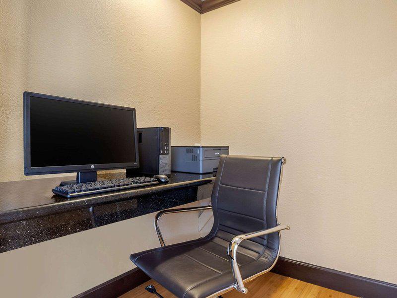 4FC30998B8F818DF56E598E765F5E012